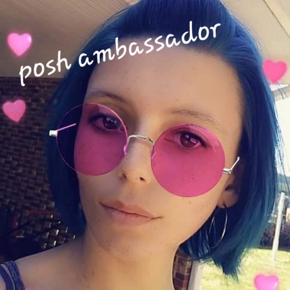 Meet your Posher, Kayla *posh ambassador *